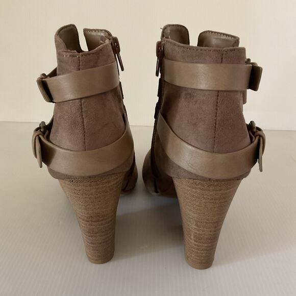 Heart in D Womens Brown Ankle Booties Chunky Block Heels Pointed Toe Size 7.5 - Picture 5 of 8